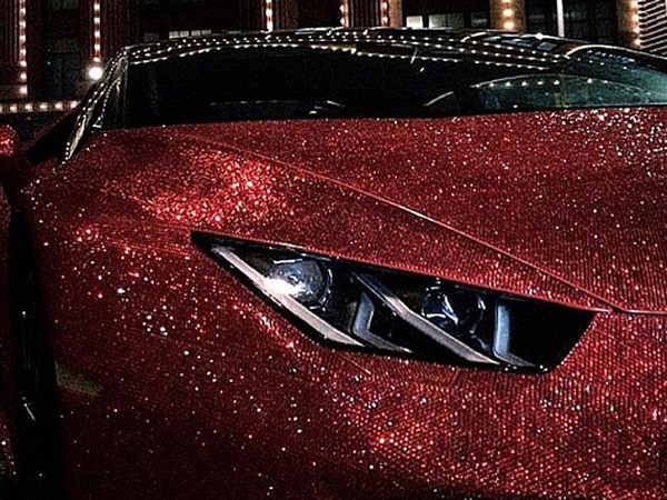 Milionária russa cobre Lamborghini com 1,3 milhão de cristais Swarovski |  Vídeos | autoesporte