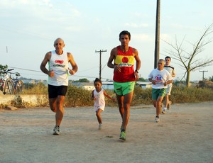 Atleta rondoniense Edenir dos Santos treina para Corrida Archer Pinto  (Foto: Valéria Reis/GLOBOESPORTE.COM)