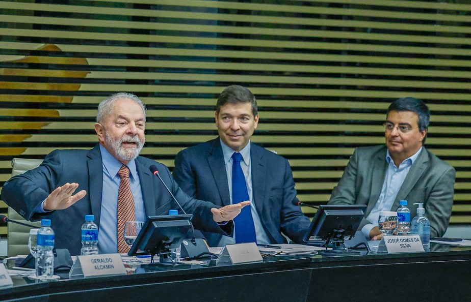 Lula ao lado do presidente da Fiesp, Josué Gomes da Silva