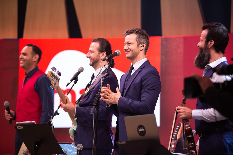 Lucas Abre O Album De Fotos Da Familia Lima E Fala Sobre A Relacao Com A Musica Tamanho Familia Gshow As the name suggests, all members are part of the lima family. lima e fala