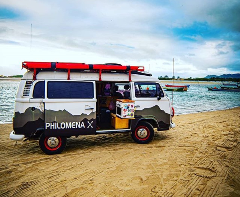 Philomena é um micro motorhome que foi adaptada totalmente pelo pedagogo Fabu Dias em São Carlos — Foto: Reprodução Instagram