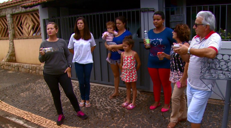 Moradores do Jardim São Vicente temem infestação de escorpiões — Foto: Wilson Aiello/EPTV