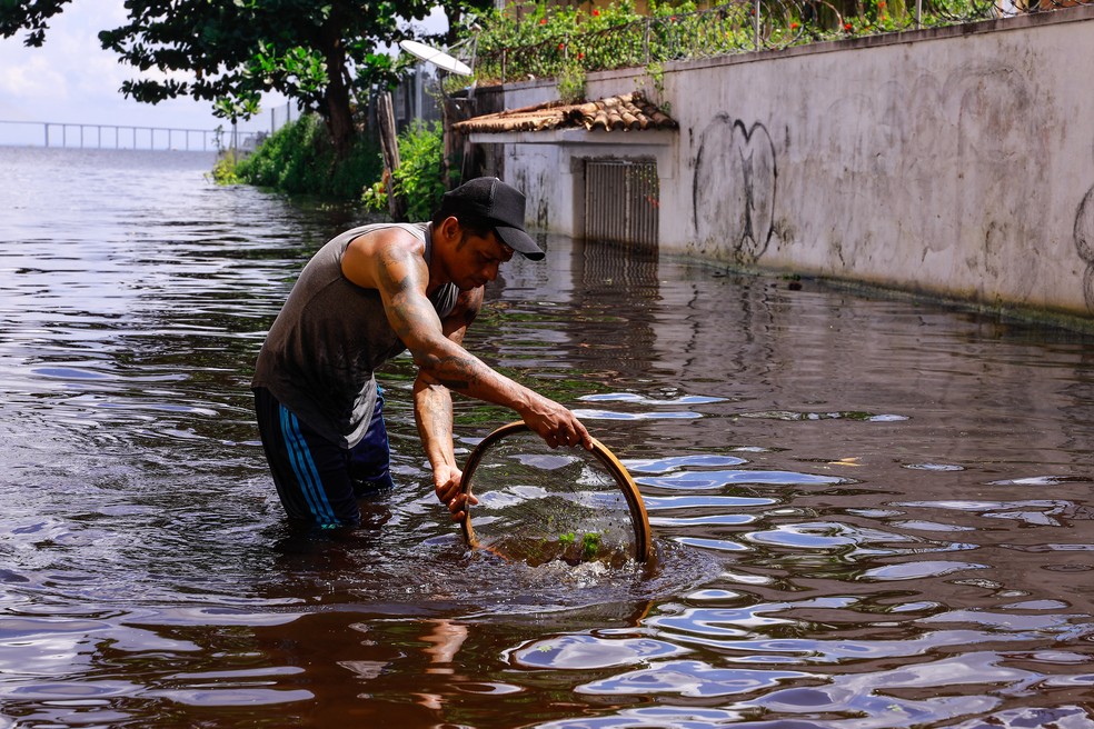 Cheia hisatórica do Rio Negro em 2021 causou alagamento de ruas em Manaus. — Foto: Divulgação