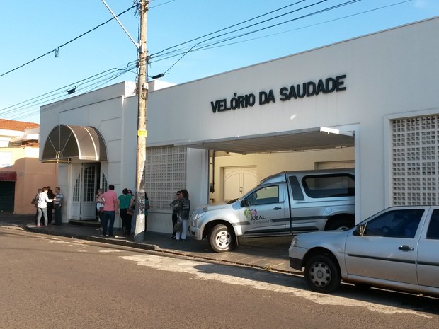 Corpo da Professora esfaqueada e morta pela mãe é velado em Ribeirão Preto  (Foto: Adriano Oliveira/G1)