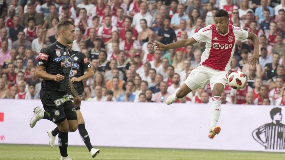 David Neres Hakim Ziyech Ajax x Sturm Graz (Foto: DivulgaÃ§Ã£o / Ajax)