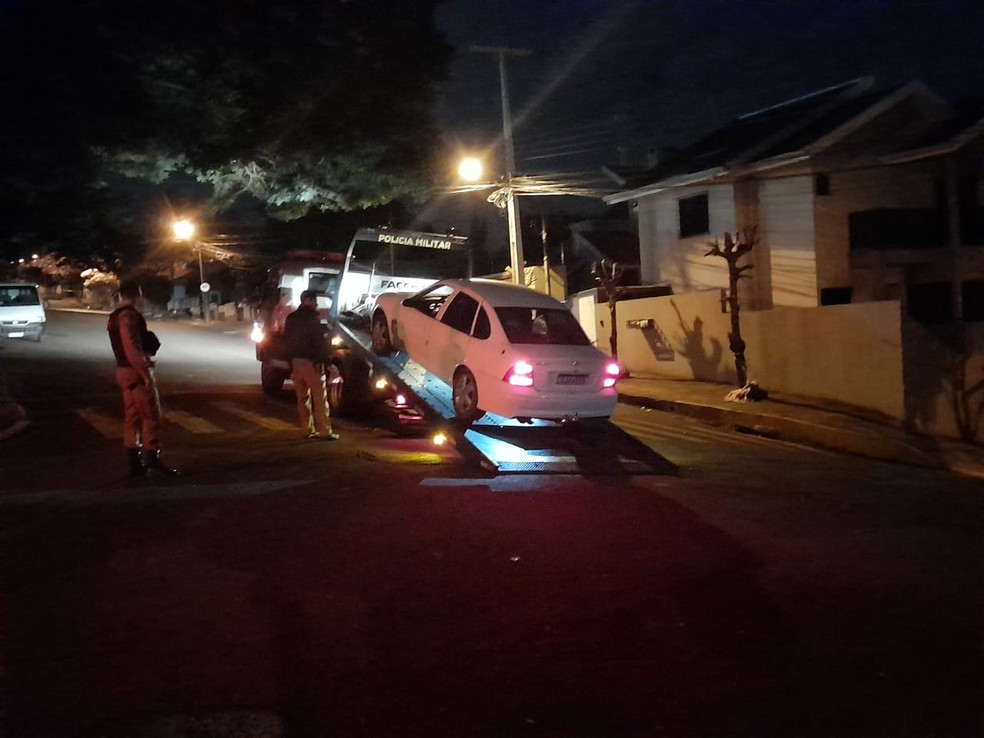 Carro utilizado pelo policial foi apreendido — Foto: Kelvin Polasso/Toledo News 