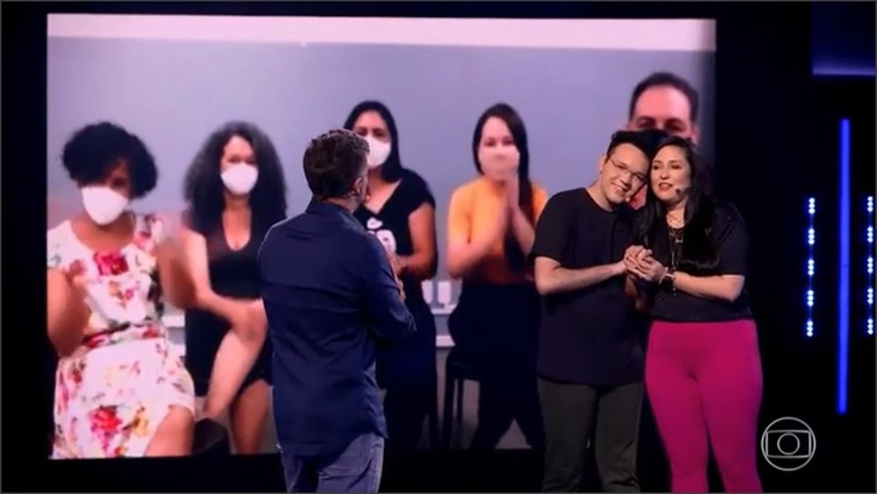João e Lilian vão ao 'The Wall' para continuar o projeto do BioPequi Caldeirão do Huck   — Foto: Globo