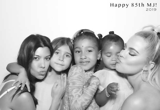Kourtney Kardashian com Penelope, North West e Khloé Kardashian com True (Foto: Reprodução/Instagram)