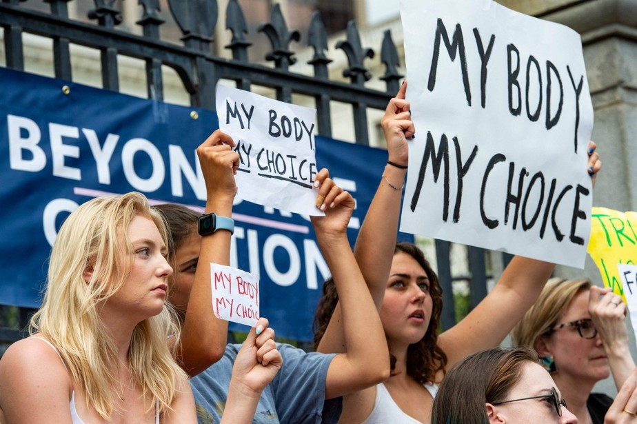 Manifestantes pró-aborto protestam contra decisão da Suprema Corte em Boston