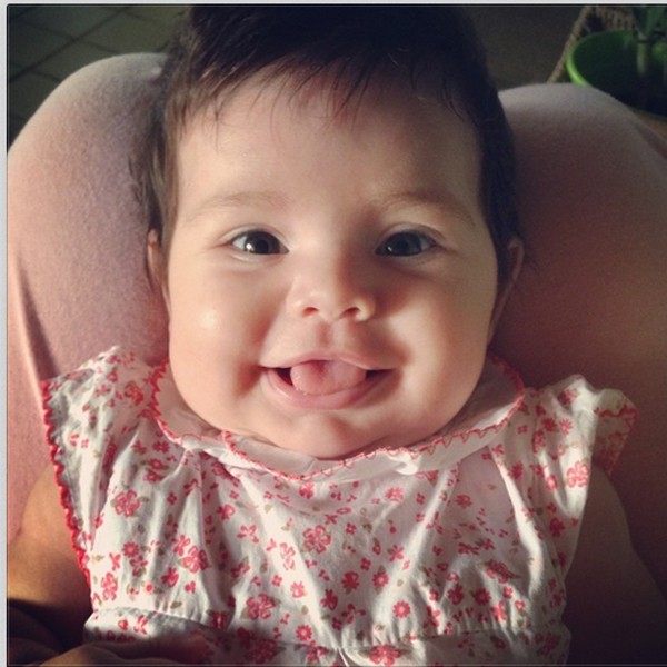 Thais Machado mostra a bebê (Foto: Reprodução/Instagram)