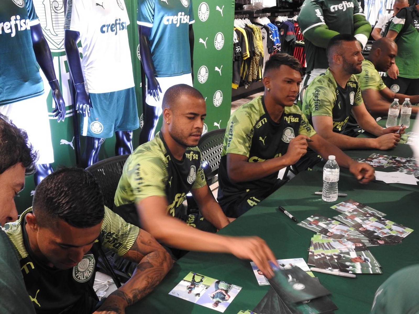 Jogadores do Palmeiras participam de evento com torcedores em Orlando; fotos