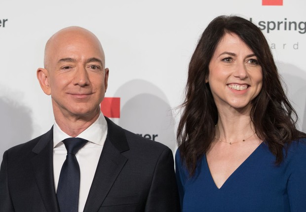 Jeff Bezos e sua ex-mulher, MacKenzie Bezos (Foto: Jörg Carstensen/picture alliance via Getty Images)