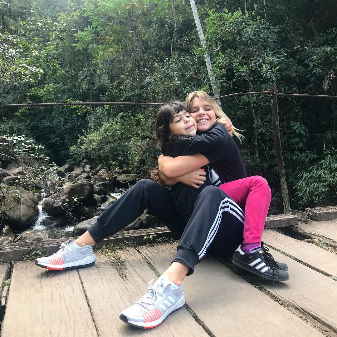 Isabella Santoni curte friozinho com irmã (Foto: Reprodução/Instagram)