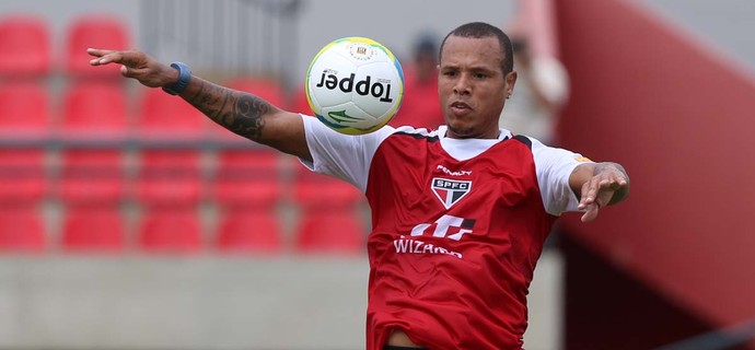 Sem lesões, Luis Fabiano crê em ano melhor e valoriza possível 'sombra'