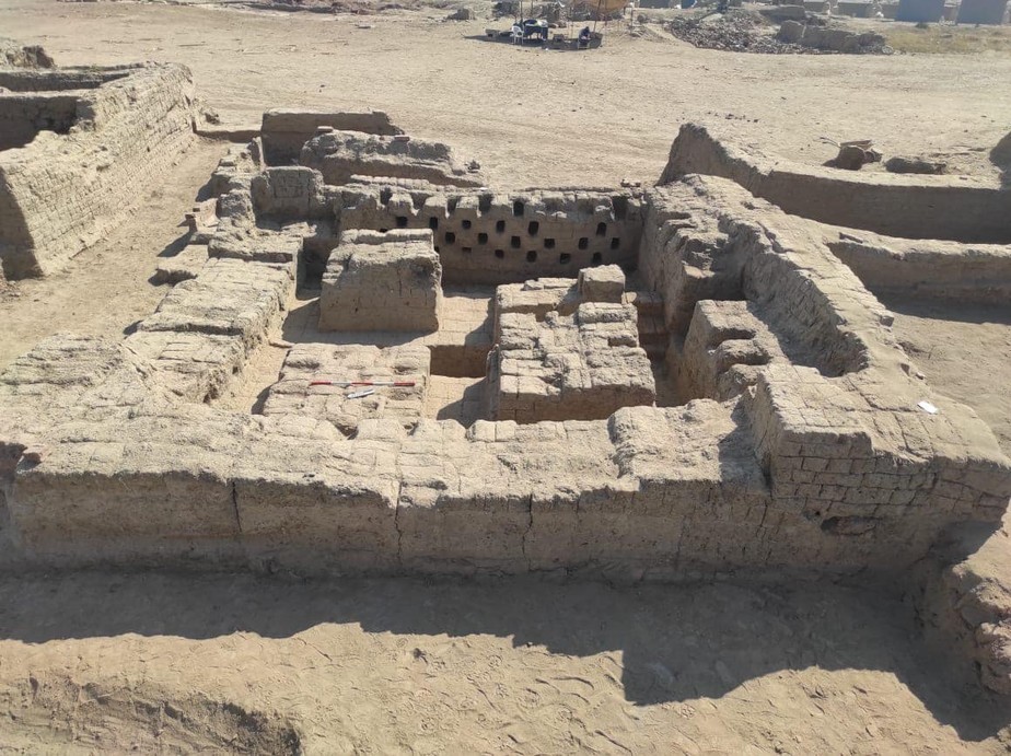 Escavações revelam antiga cidade de 1800 anos em Luxor, no Egito