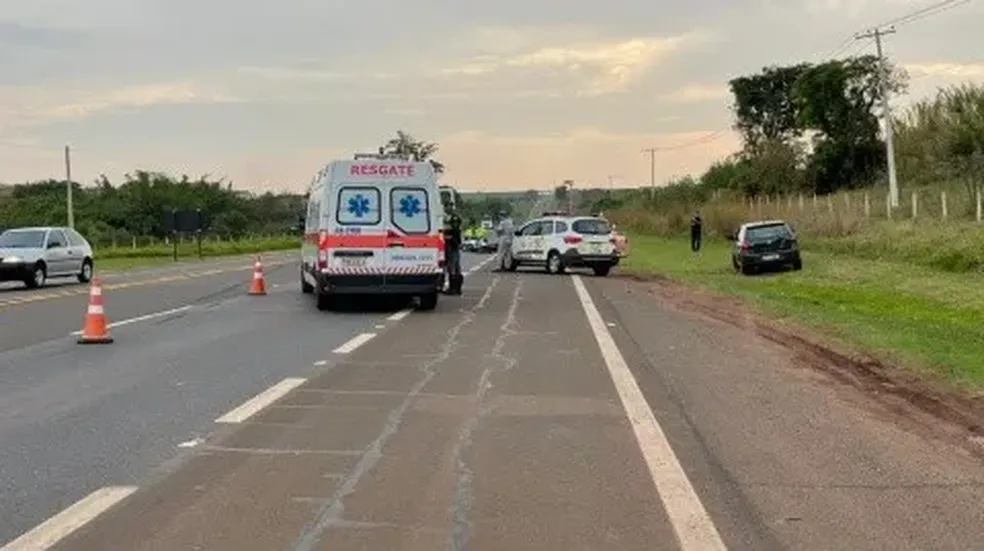 Motociclista de 26 anos morre após acidente na SP-255 em Araraquara — Foto: Milton Filho/acidade on