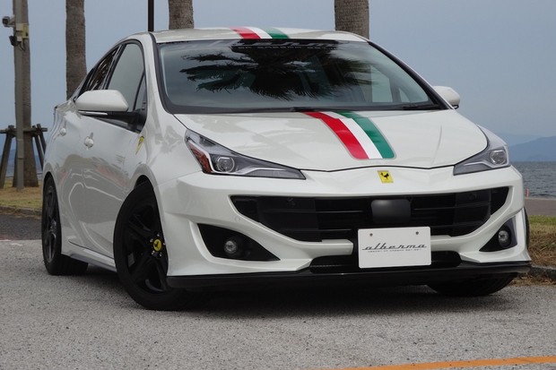 Um Toyota Prius da Ferrari? Empresa japonesa deixa híbrido com visual ainda mais polêmico