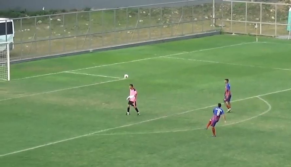 Gol contra de propósito — Foto: Reprodução
