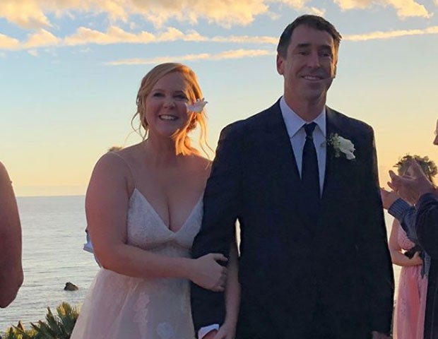 Amy Schumer se casou com Chris Fischer (Foto: Reprodução Instagram)