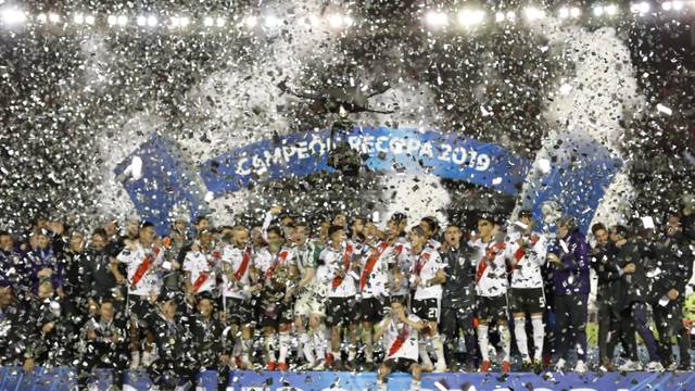 Festa do River Plate: com trÃªs gols no segundo tempo, argentinos levam a taÃ§a