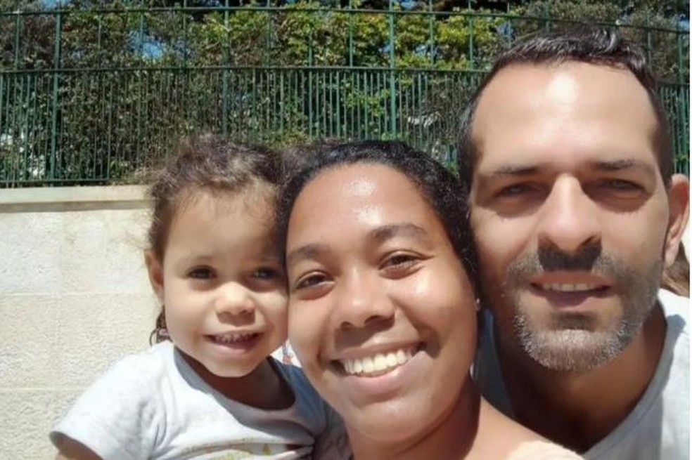 Alan Santiago com a esposa Rosilene e a filha Mait.  — Foto: Reproduo