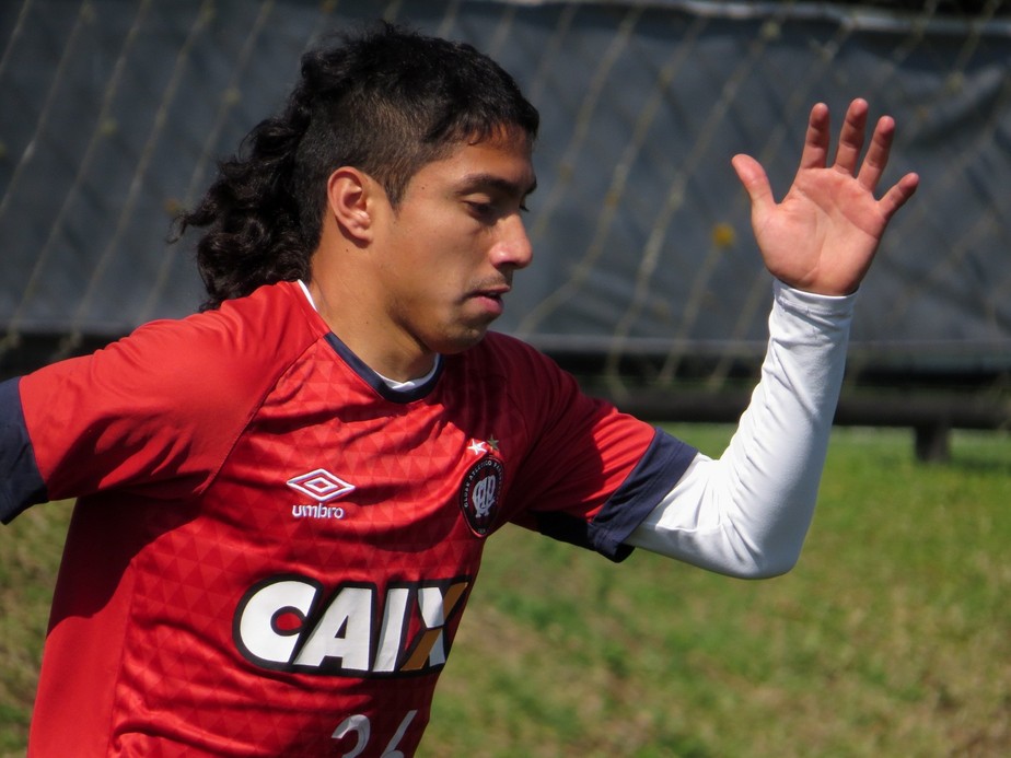 Meia ex-AtlÃ©tico-PR Ã© condenado a nove anos de prisÃ£o por crime na Argentina