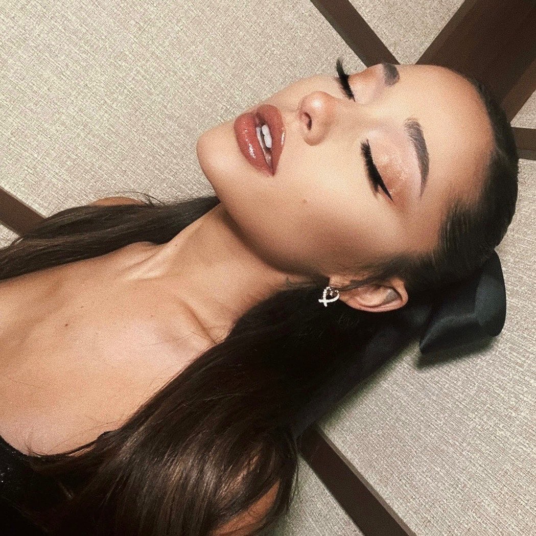 Ariana Grande encantou os usuários ao surgir deslumbrante (Foto: Reprodução/Instagram )