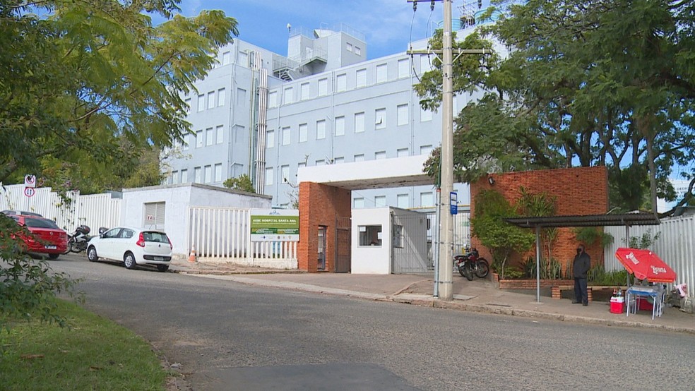 Hospital é mantido pela Associação Educadora São Carlos (AESC) — Foto: Reprodução / RBS TV 