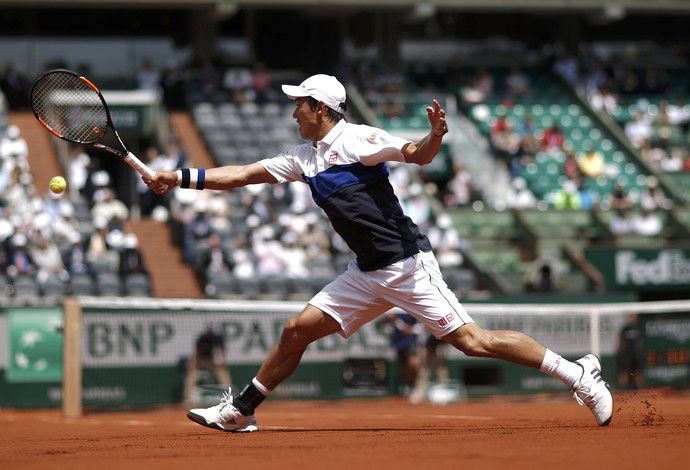 Nikishori encontrou resistência, mas derrotou Thomaz Bellucci em Roland Garros (Foto: Reuters)