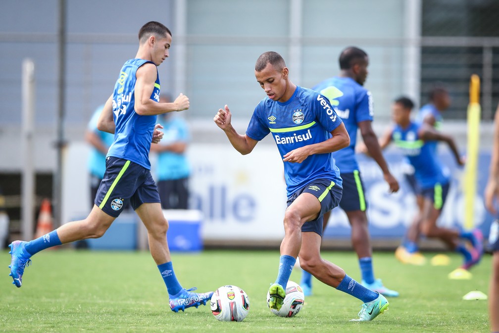 Bitello ganha confiança de Roger no Grêmio e vai para primeiro Gre-Nal