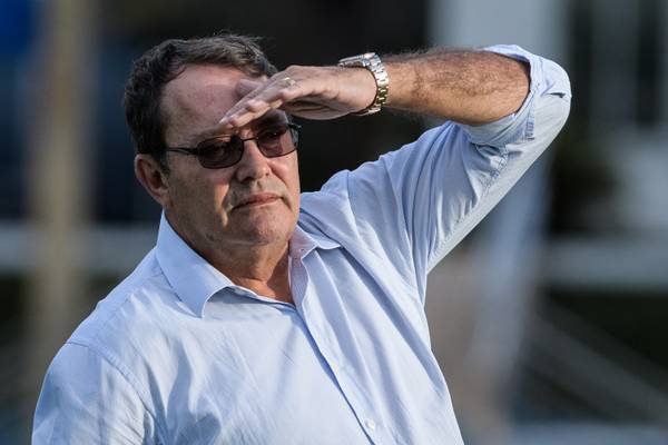 Empresário solicita permanência do CEO do Cruzeiro em negociação para compra da SAF.