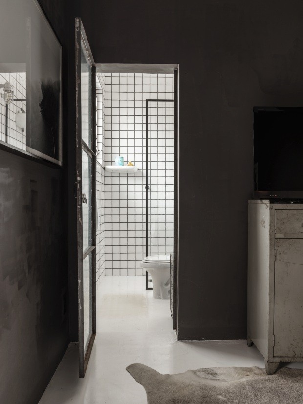 Apartamento de Paulo Azeco - Clima Noir (Foto: Christian Maldonado / Editora Globo)