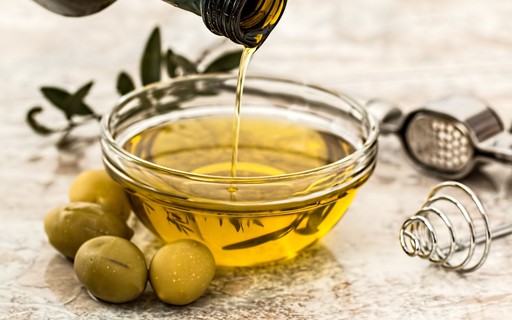 Como limpar superfícies de aço usando azeite de oliva