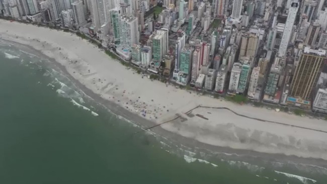 Imagens de drone mostram obra de alargamento em Balneário Camboriú