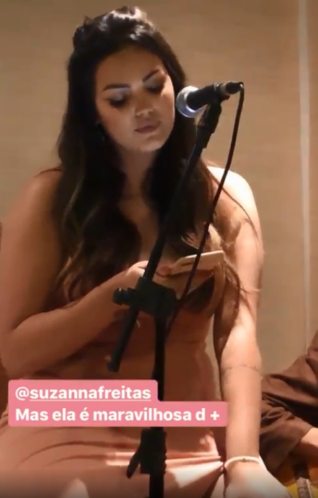 Suzanna Freitas solta a voz em casamento (Foto: Reprodução/Instagram)