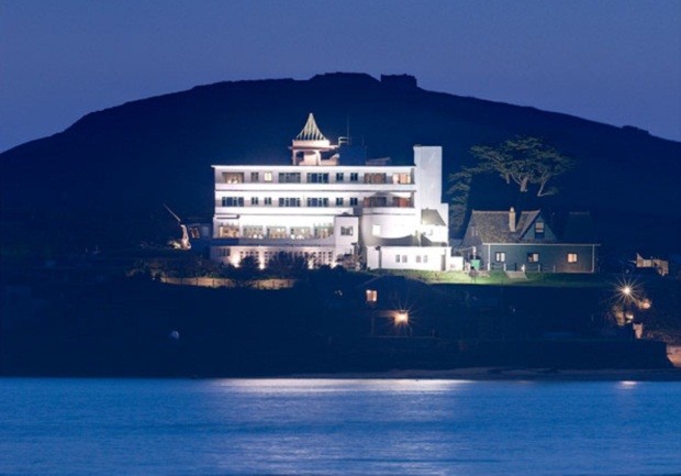 O Burgh Island Hotel inspirou os livros 'O Caso dos Dez Negrinhos' e 'Morte na Praia' (Foto: Agência EFE)