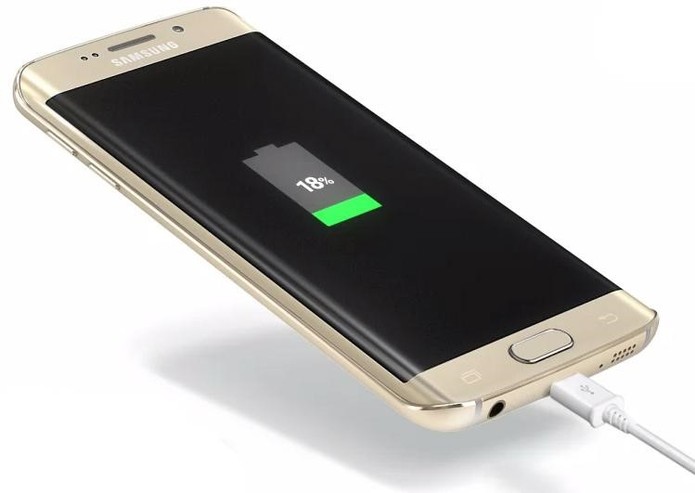 Galaxy S6 Edge possui função de carregamento rápido ausente no iPhone 6s (Foto: Divulgação/Samsung)