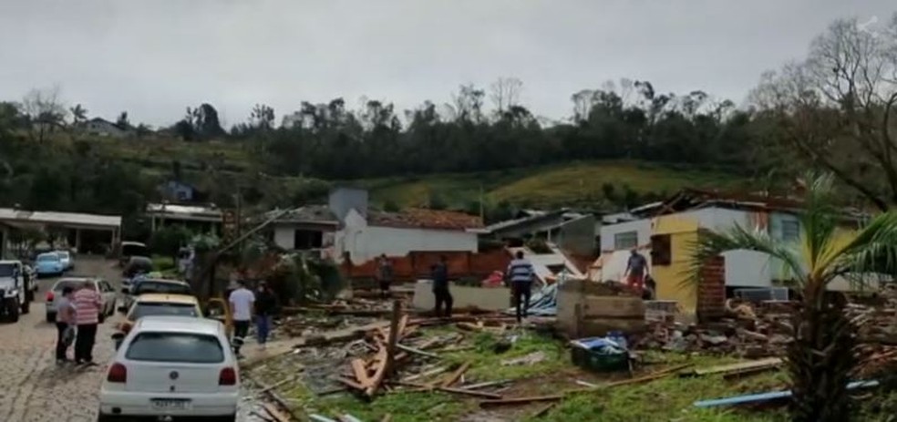Estragos causados por tornado em Água Doce — Foto: Reprodução/ NSC TV
