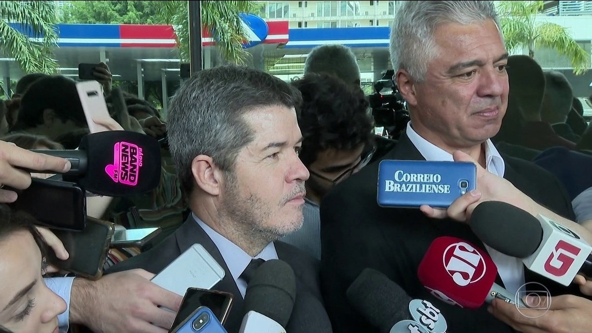 Líder do PSL na Câmara diz que presidente Bolsonaro tentou comprar deputados com cargos