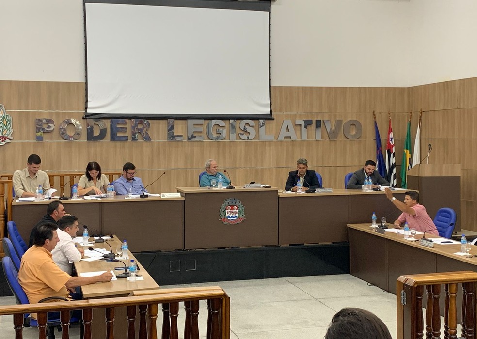 Todos os 9 parlamentares do município de Pardinho participaram da sessão de abertura da CEI — Foto: Adriano Baracho/TV TEM