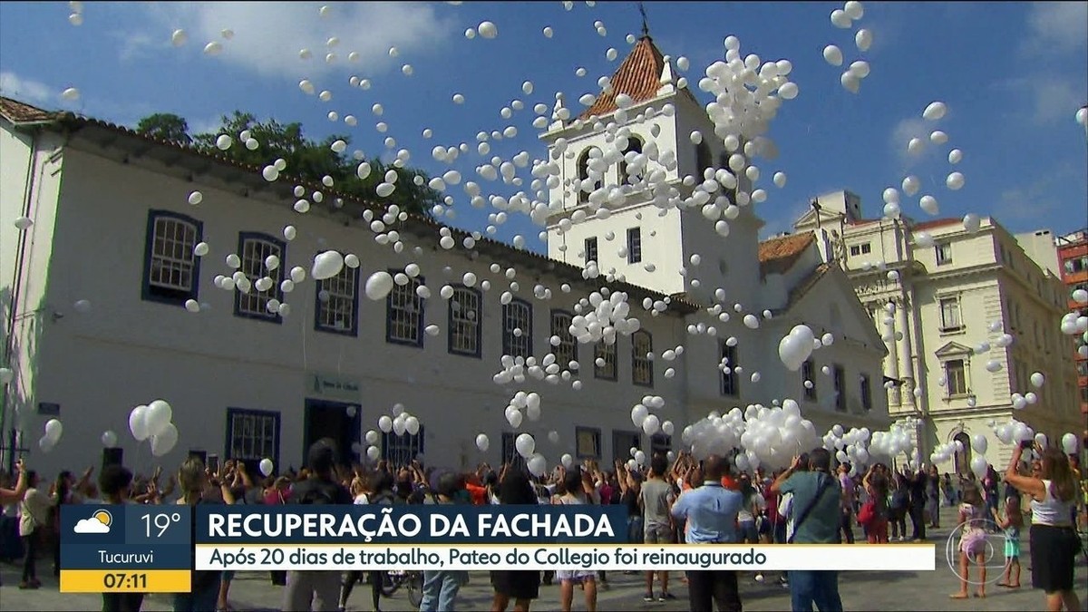 Após 26 dias, fachada do Pateo do Collegio é recuperada e reinaugurada