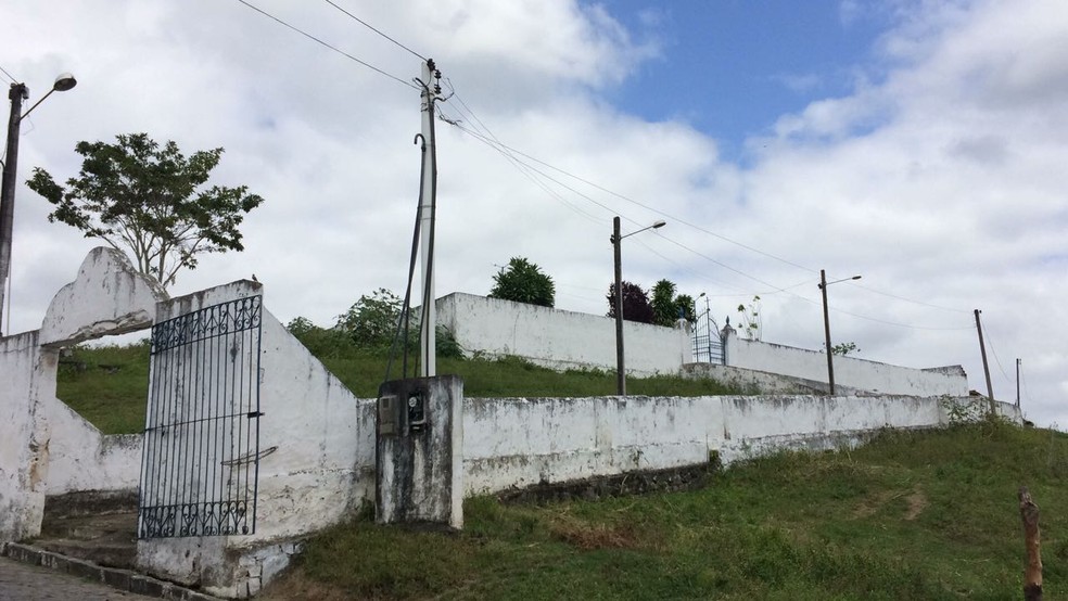 Material será recolhido no próprio cemitério, e corpo não precisará ser levado para o DPT — Foto: Giana Mattiazzi/TV Bahia