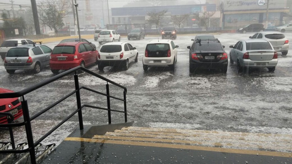 Chuva de granizo deixa São Bernardo do Campo com cara de neve (Foto: Paulo Fernando da Silva)