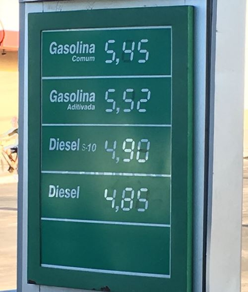 Gasolina aumento 50 centavos em uma semana em Cruzeiro do Sul (Foto: Gledisson Albano/Rede Amazônica Acre)