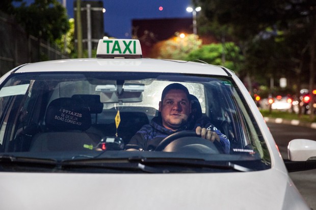 Taxista Uber Sampaiodiz que colegas fazem piada com seu nome por causa de app Uber (Foto: Marcelo Brandt/G1)
