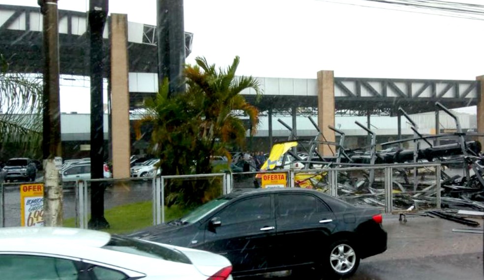 Temporal foi rápido e deixou apenas danos materiais (Foto: Arquivo pessoal)