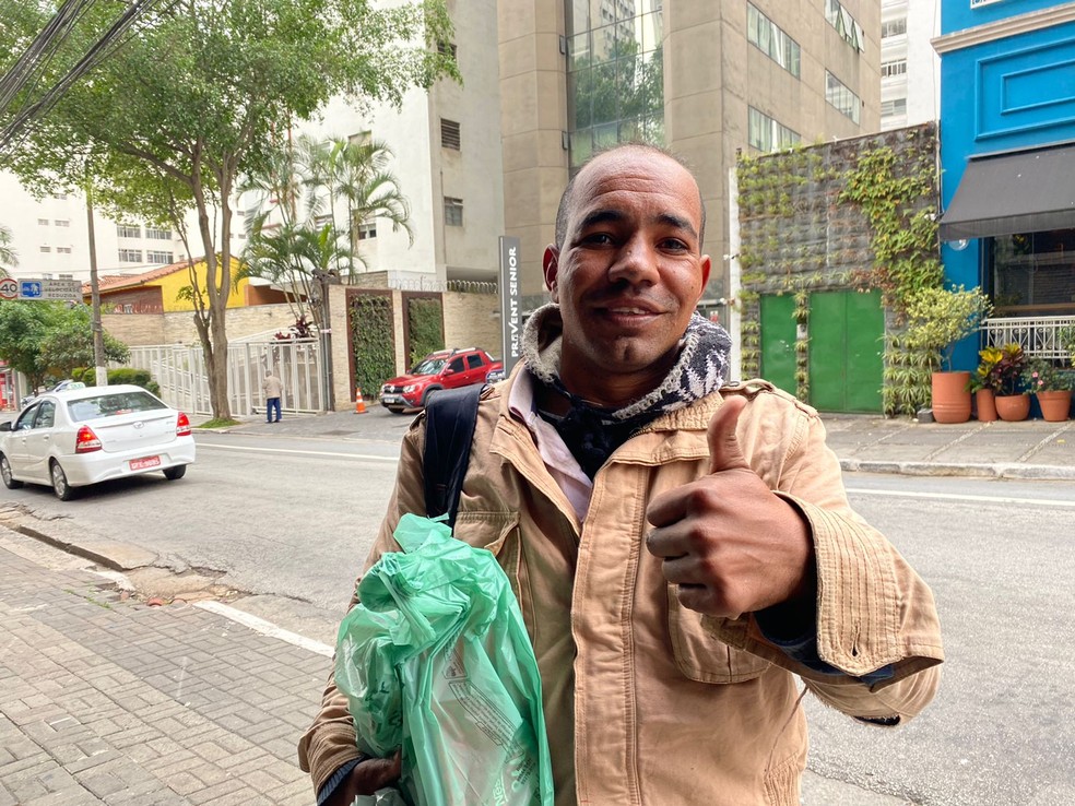Michel, de 33 anos, que vive nas ruas há mais de um mês. — Foto: Deslange Paiva/ g1 