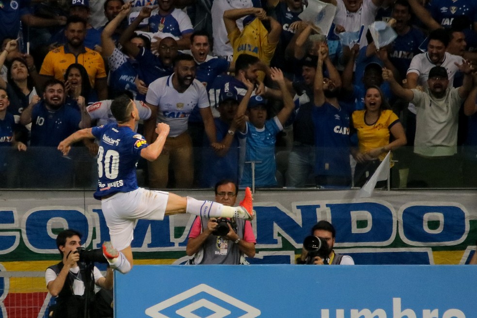 Thiago Neves comemora o único gol marcado na decisão contra o Corinthians — Foto: Agência Estado