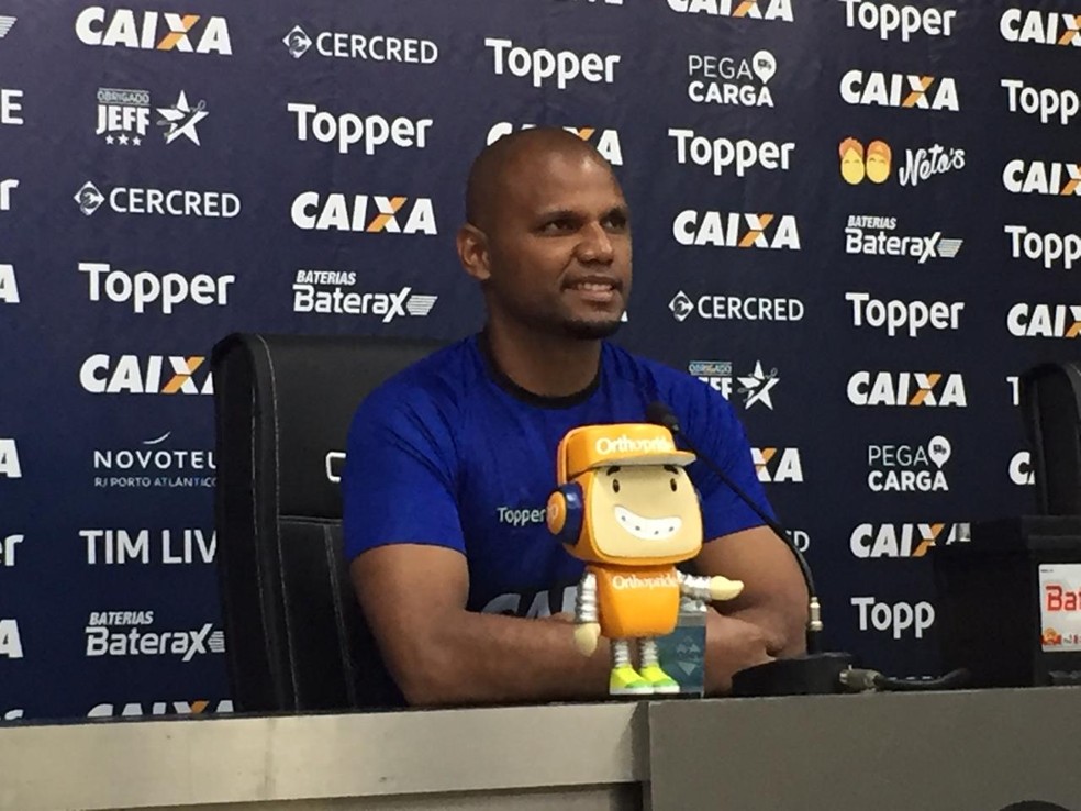 Jefferson se emociona em sua última coletiva pelo Botafogo — Foto: Felippe Costa