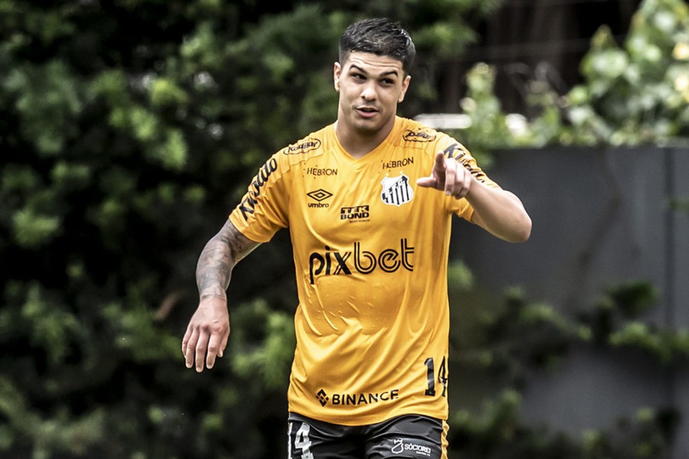 Rodrigo Fernández durante treino do Santos — Foto: Ivan Storti/Santos FC